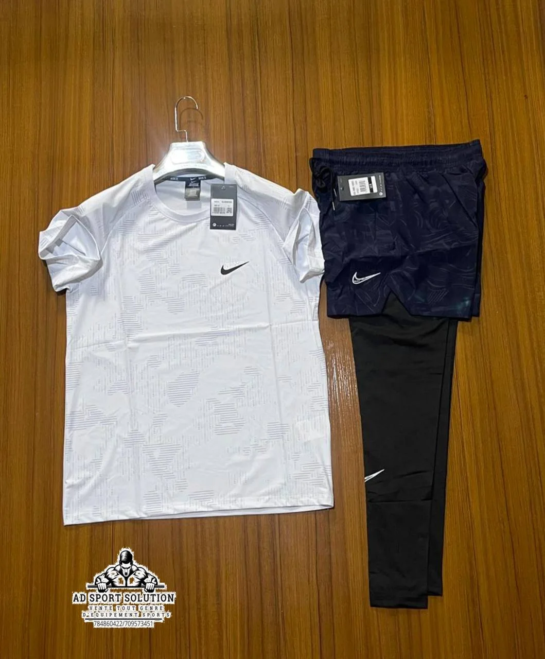 Ensemble Sport Nike (T-shirt + collant / Short)