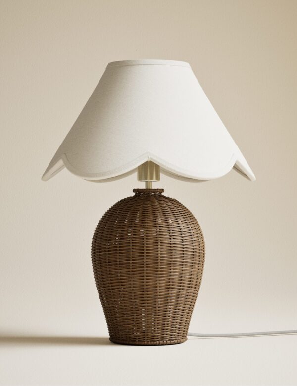 Wicker Scallop Shade Table Lamp